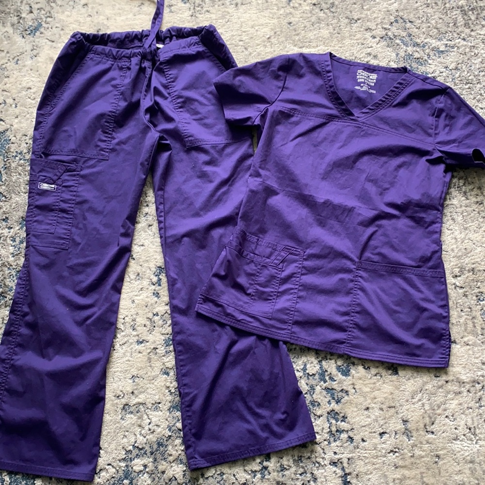 Scrub set